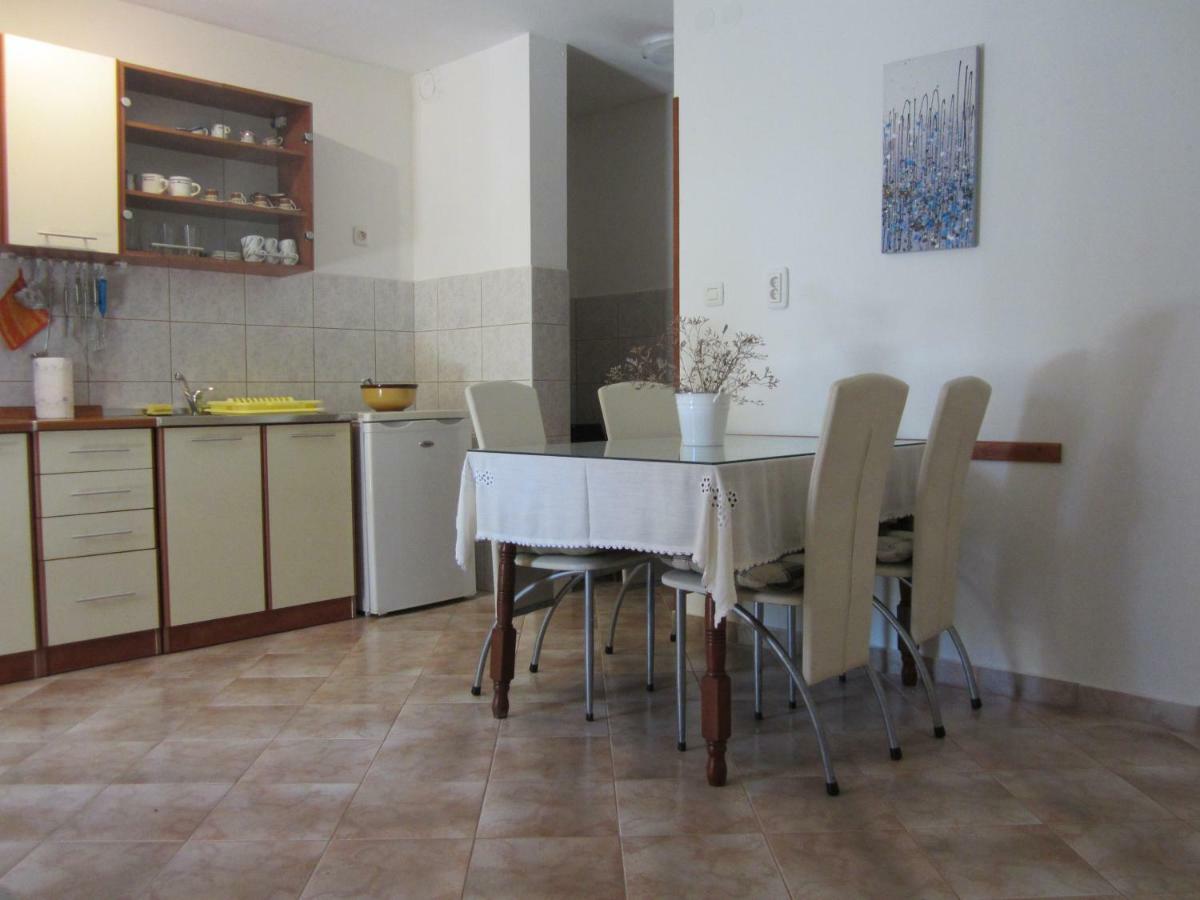 Apartmani Lina Veliki Drvenik Εξωτερικό φωτογραφία