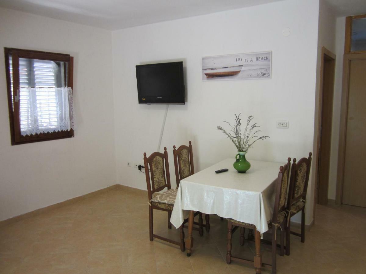 Apartmani Lina Veliki Drvenik Εξωτερικό φωτογραφία